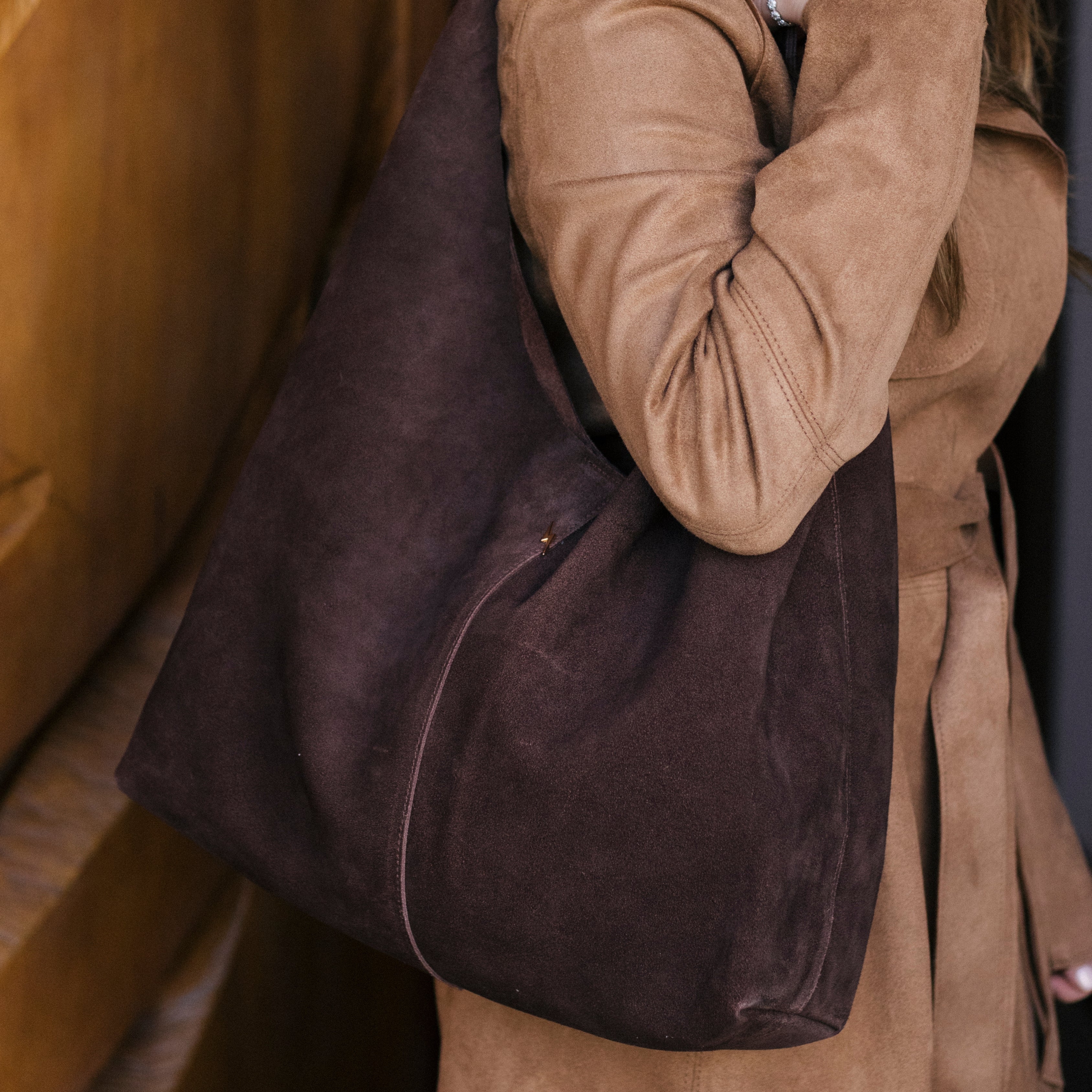 SUEDE TOTE BAG - CHOCOLATE BROWN