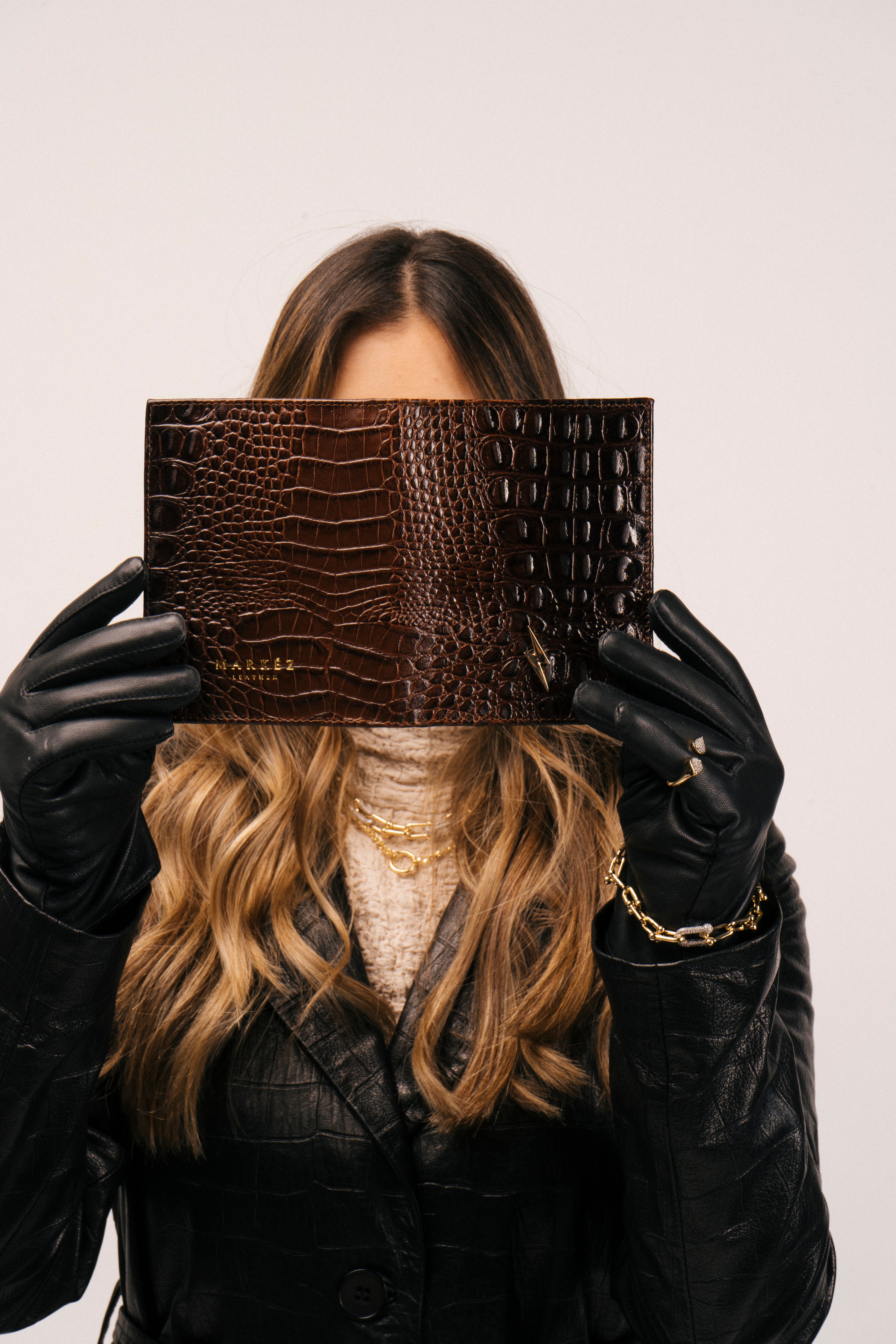 PASSPORT HOLDER – BROWN